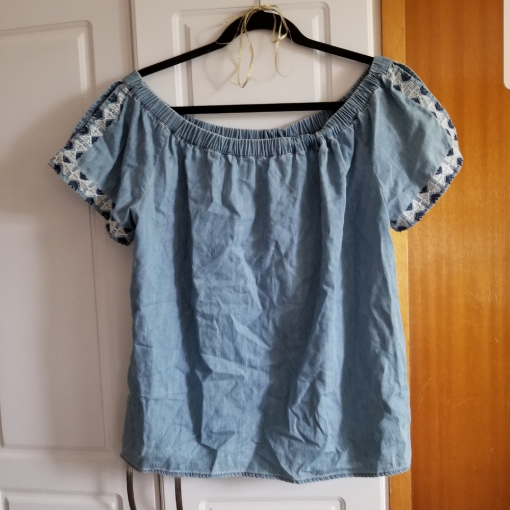 🍁🌺Vince Camuto off shoulder denim top with open sleeve detailing - Picture 9 of 10